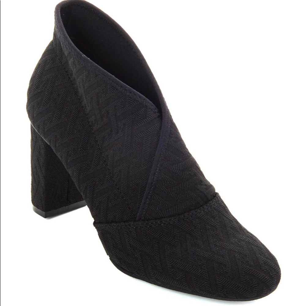 New York Transit NWOT Zest Ankle Boots Size 7 Dark Blue